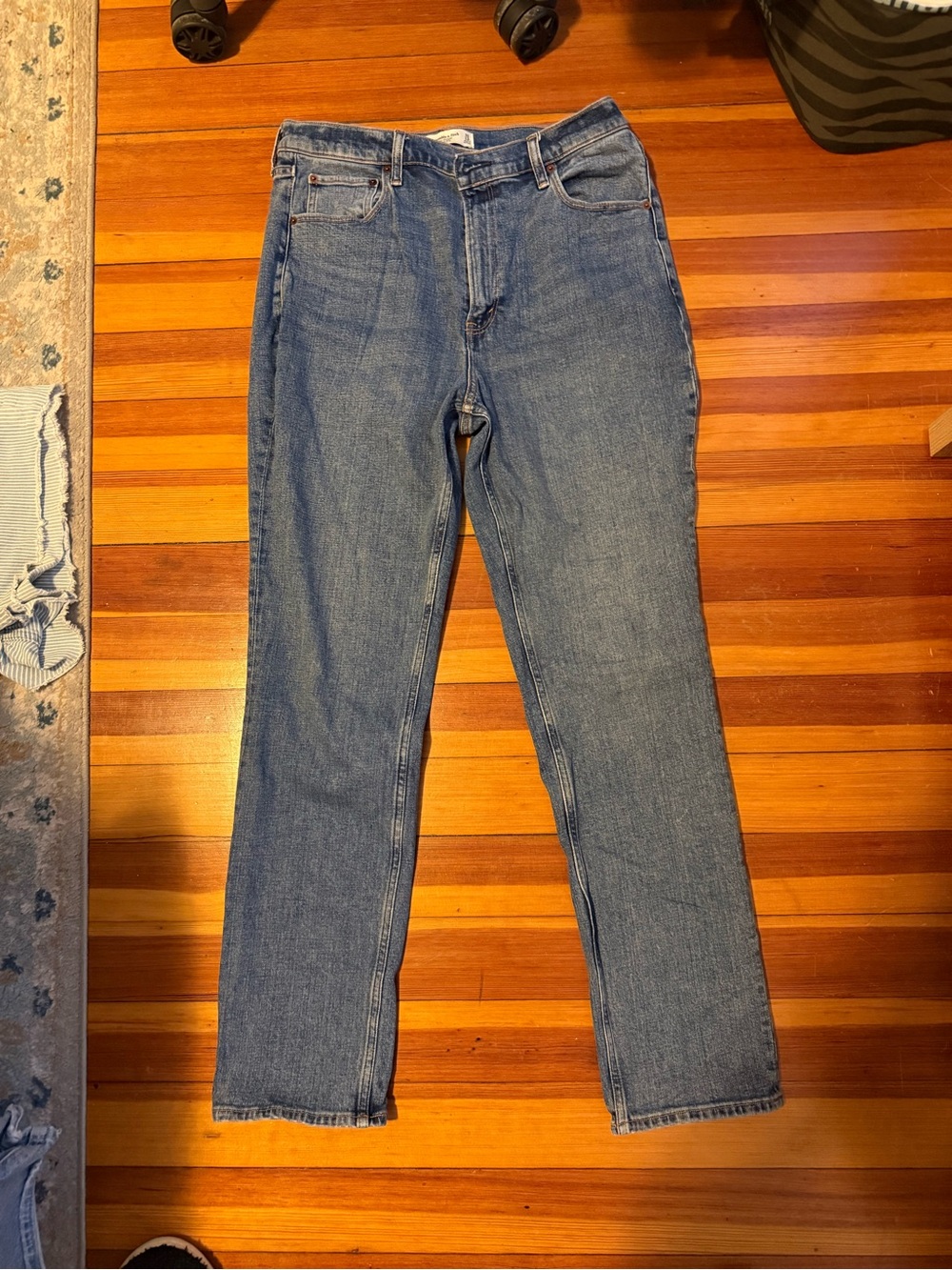 Abercrombie & Fitch Women’s Medium Blue Slim Straight Jeans